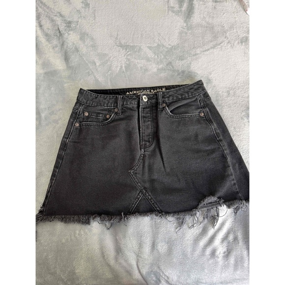 American Eagle AE 4 Pocket Mini Black Denim Frayed Hem Design Mini Skirt US 4 - Picture 8 of 9